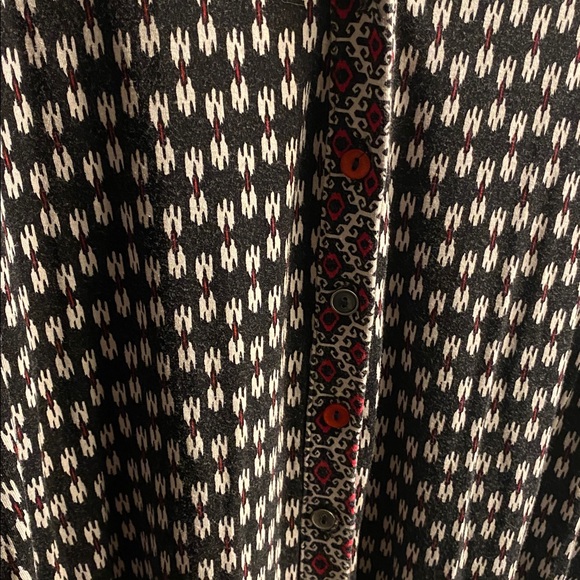 Patterned Button-Up Shirt - Picture 7 of 12